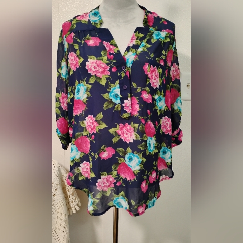 DNA Couture Shirt 1x 3/4 Sleeve Floral Button V Neck Feminine Summer Sheer